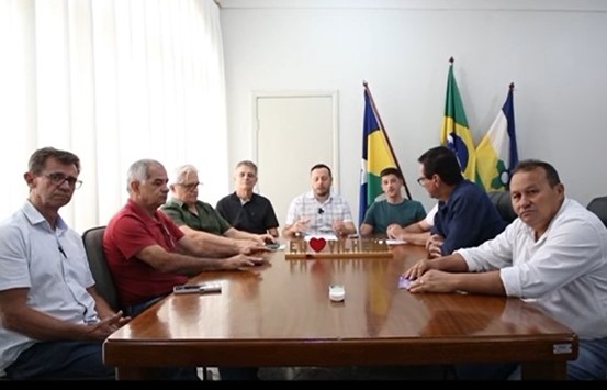 VÍDEO: prefeito anuncia projeto que aumenta salários de servidores da Obras e Agricultura em Vilhena