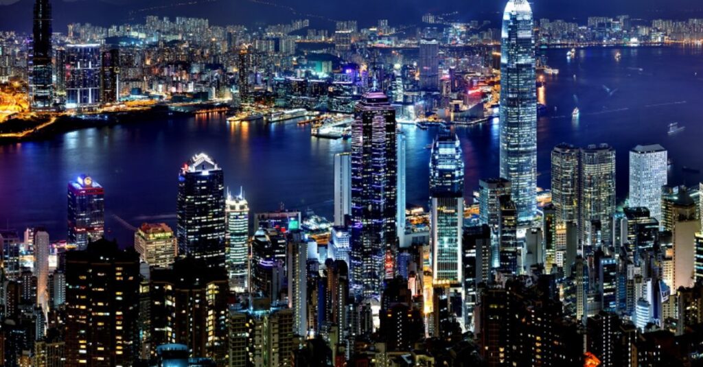 Hong Kong lidera quedas na Ásia de olho na aversão a risco dos futuros de NY