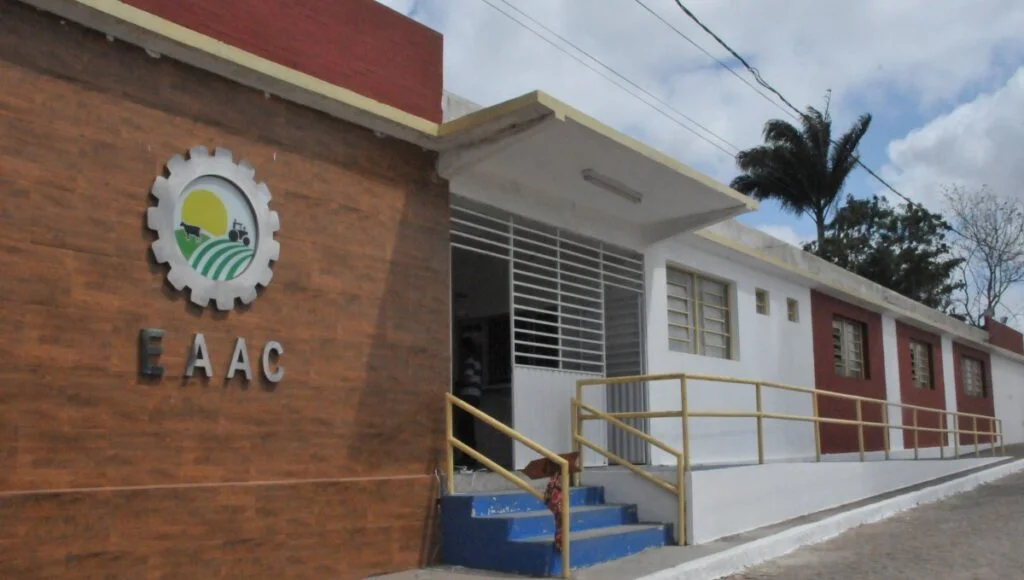 Conheça os cursos técnicos oferecidos pela Escola Agrícola! 12 Escola Agrícola Assis Chateaubriand oferta 80 vagas para os cursos técnicos em Agropecuária e Agroindústria