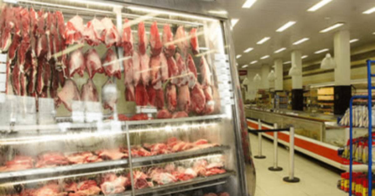 Bolso vazio dos consumidores paralisa negócios no mercado brasileiro do boi gordo • Portal DBO