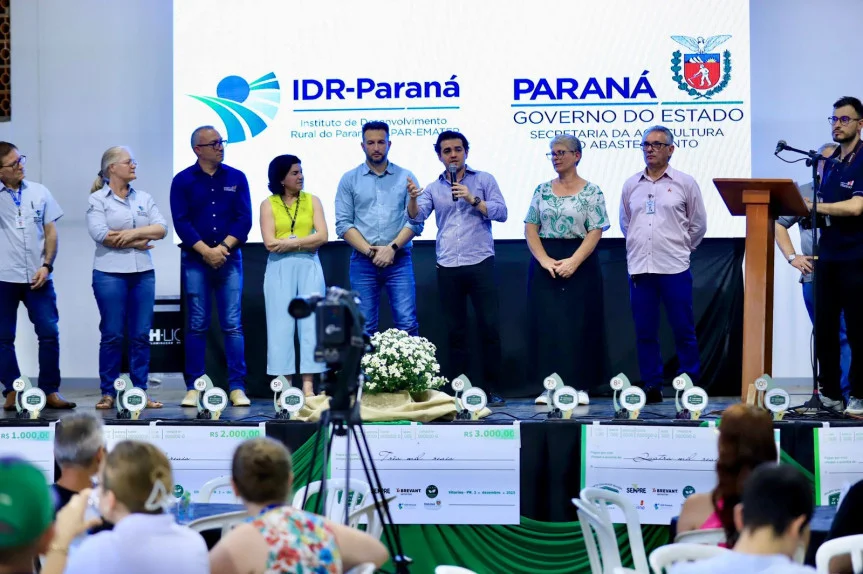 Deputado participa do Torneio de Silagem. 4 O Sudoeste é uma potência e o trabalho que vem sendo desenvolvido pela nossa gente é motivo de muito orgulho para o Paraná e o Brasil. Um evento como este permite não só avaliar a qualidade da silagem, incentiva também que o produtor dê mais atenção a fatores importantes para conquistar um produto com qualidade cada vez melhor”, destacou Guerra.