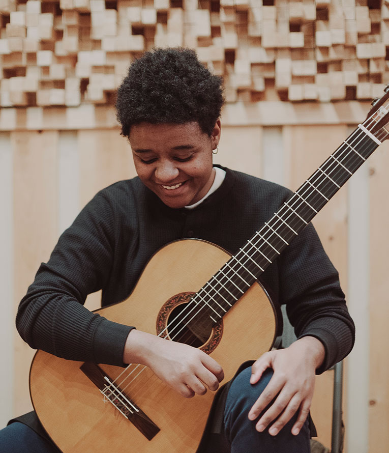 Descubra mais sobre Gabriele Leite