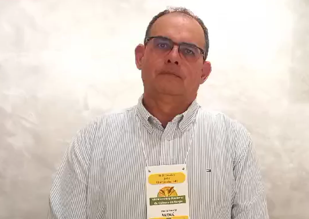 Entrevista exclusiva com André no Encontro Nacional do Sorgo 14 Encontro Nacional do Sorgo – Entrevista com André - Revista Campo & Negócios