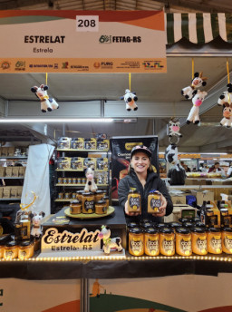 Estande de doce de leite com decoração de vaca intrigante! 18 Decoração temática de vaca chama atenção para estande de doce de leite na Expointer