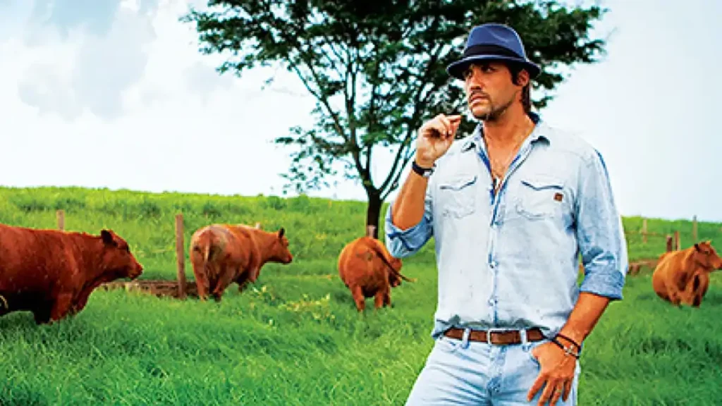 Leo Chaves faz verdadeira fortuna foda dos palcos com criação de Gado (Foto: Reprodução Instagram)
