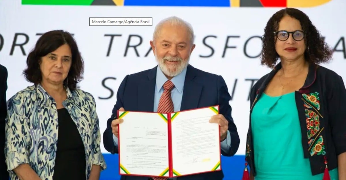 Lula propõe investimento bilionário na indústria.