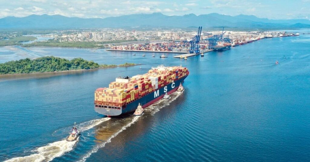 Maior navio de contêineres chega a Paranaguá 3 Maior navio porta-contêineres em comprimento a atracar em Paranaguá chega ao TCP • Portal DBO