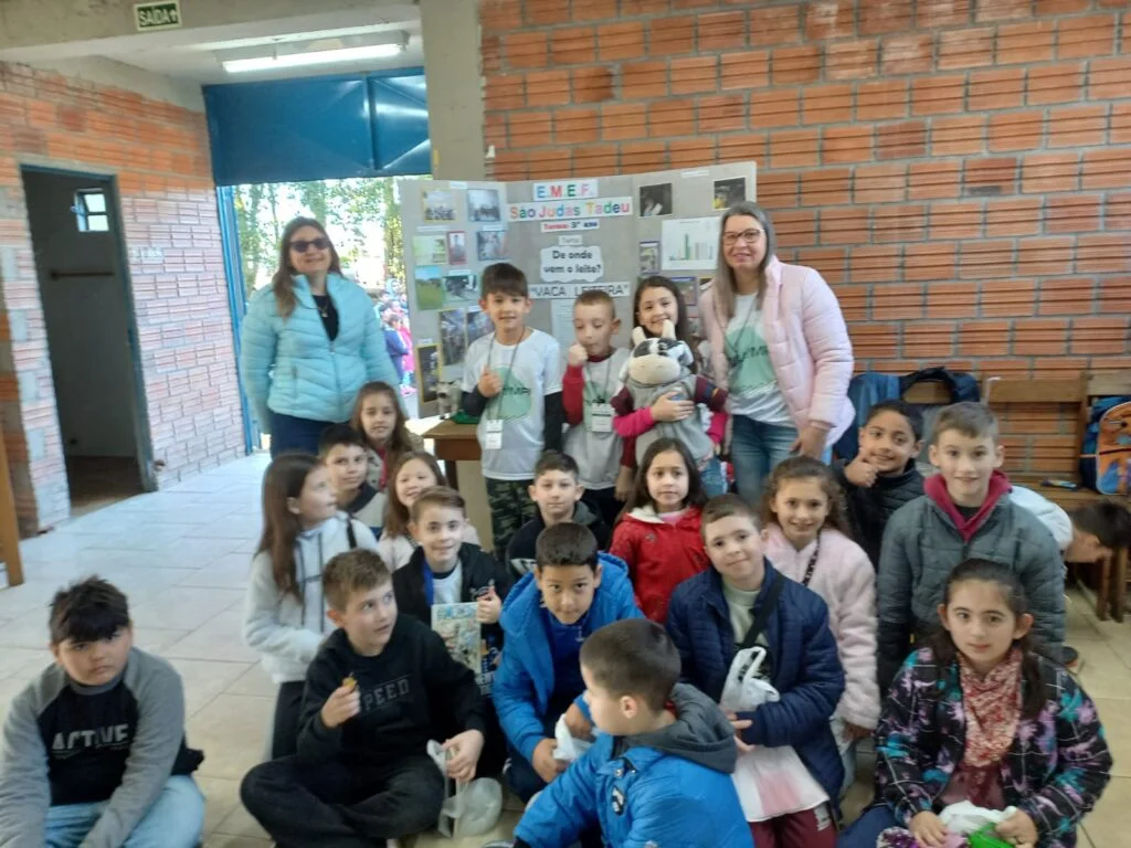Alunos da Escola São Judas Tadeu desenvolvem projeto sobre a vaca leiteira