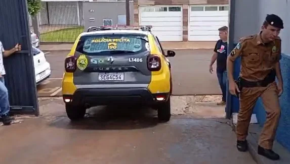 Criança de 2 anos é agredida pelo pai após não tomar todo leite de mamadeira - 98FM Curitiba