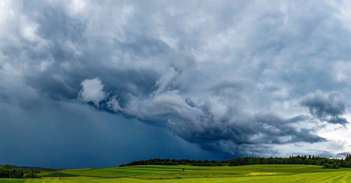 Temperaturas altas e chuvas intensas. Confira a previsão.