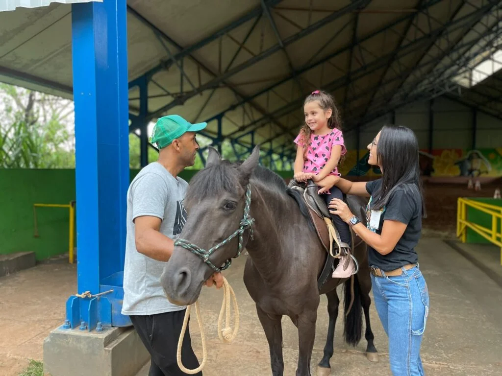 Terapia com Cavalos no Tratamento do Crer 2 Terapia com cavalos auxilia no tratamento de pacientes do Crer