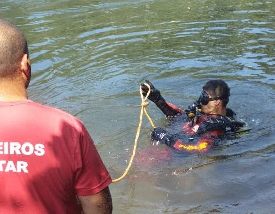 Jovem de 21 anos morre afogado ao tentar atravessar rio enquanto montava a cavalo