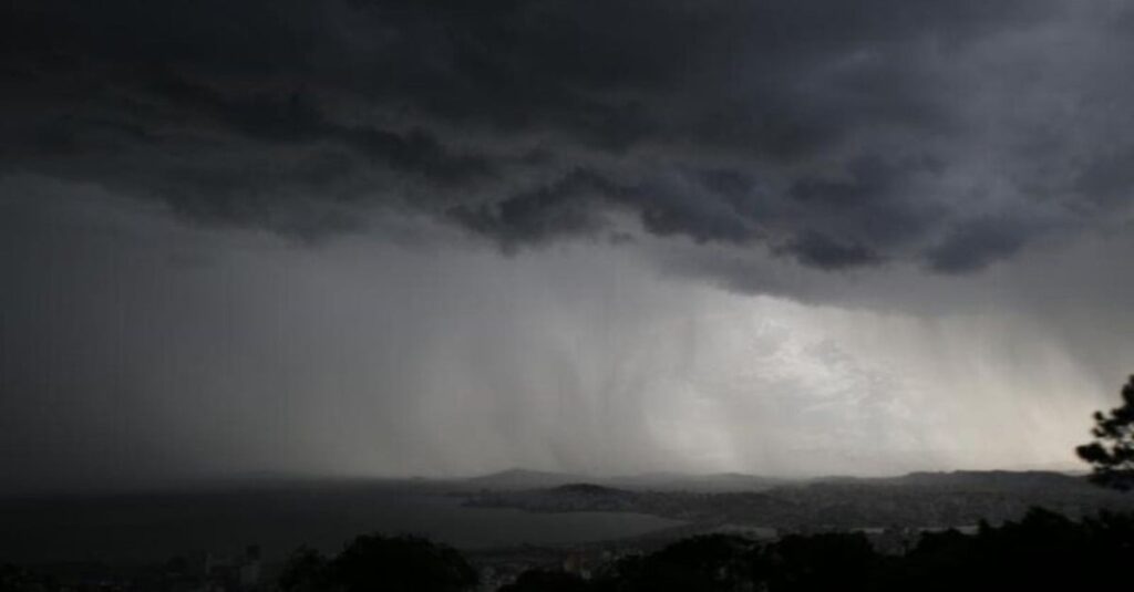 Previsões de chuvas irregulares e alerta climático para o centro-norte do Brasil