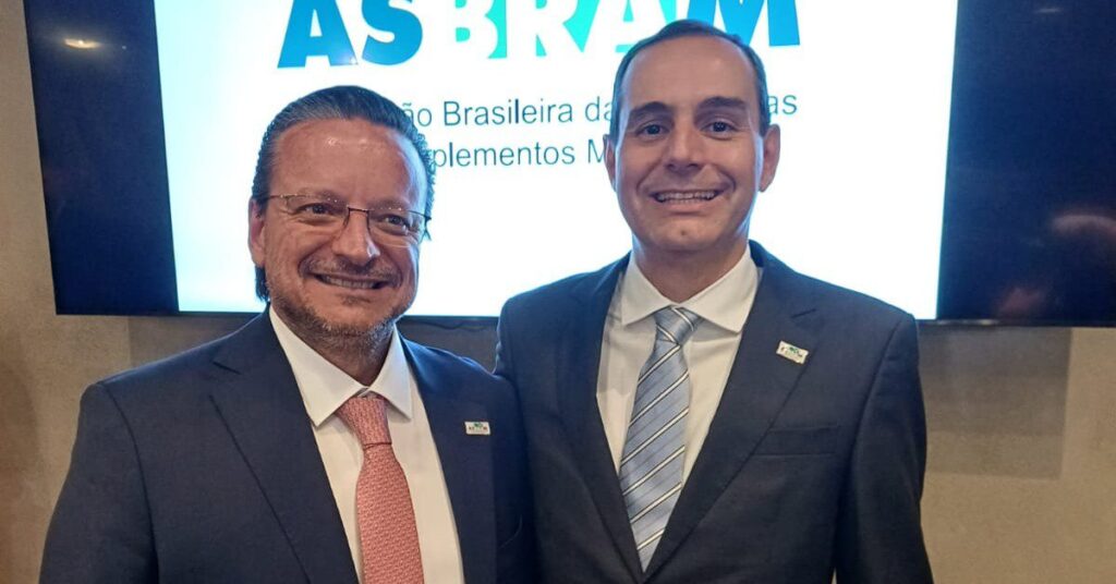 Fernando Penteado Cardoso Neto toma posse como novo presidente da Asbram • Portal DBO