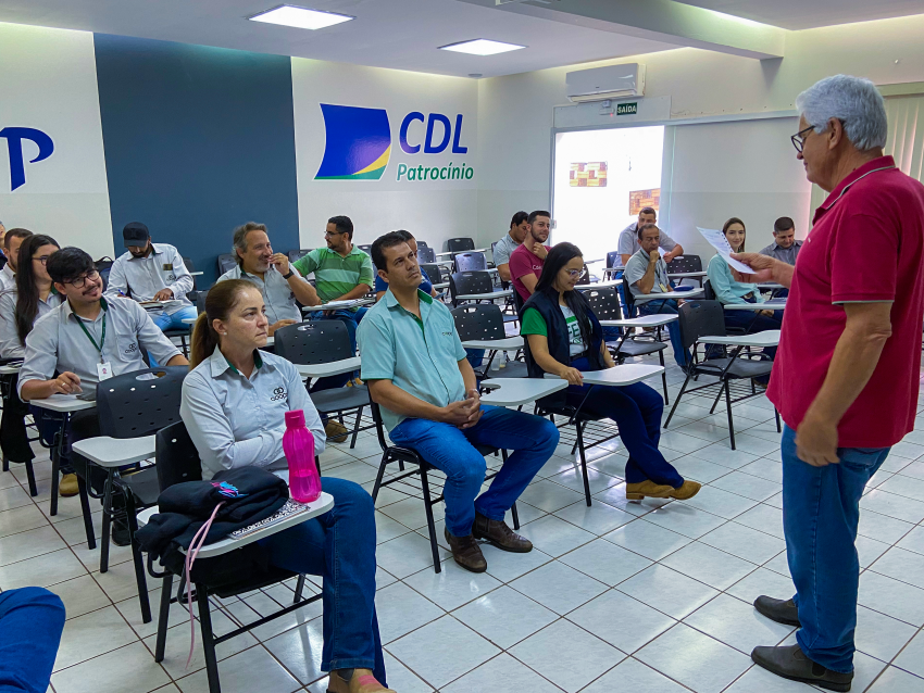 COM O APOIO DA SLO E BASSO PANCOTTE, COOPA REALIZOU PALESTRA TÉCNICA NA ÁREA DE ENSILAGEM PARA OS SEUS COLABORADORES E PARCEIROS