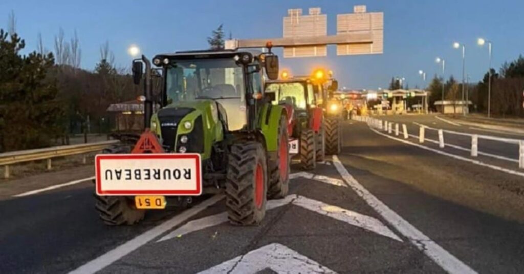 Sindicatos de agricultores na França pedem fim de bloqueios nas rodovias