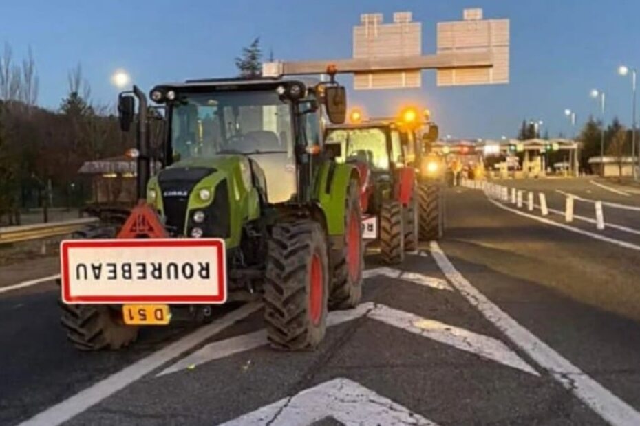 Sindicatos de agricultores na França pedem fim de bloqueios nas rodovias