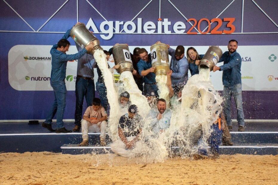 Vaca bate recorde histórico do torneio leiteiro do Agroleite com 107,46 kg/dia