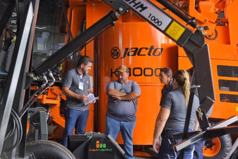 Cafeicultor prioriza troca de café na feira.