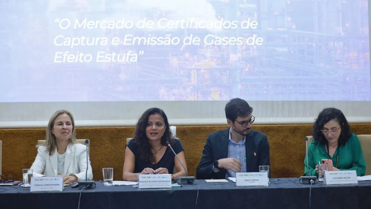 Descubra o papel crucial da agropecuária no clima. 16 O protagonismo da produção agropecuária na política nacional de mudanças climáticas foi destaque em seminário
