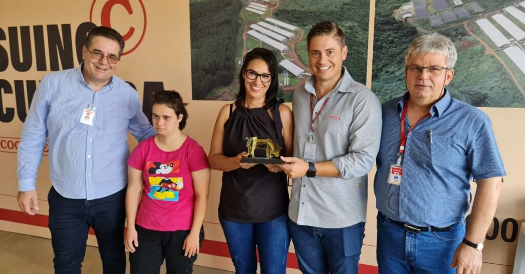 Coopavel premia os melhores suinocultores de 2023