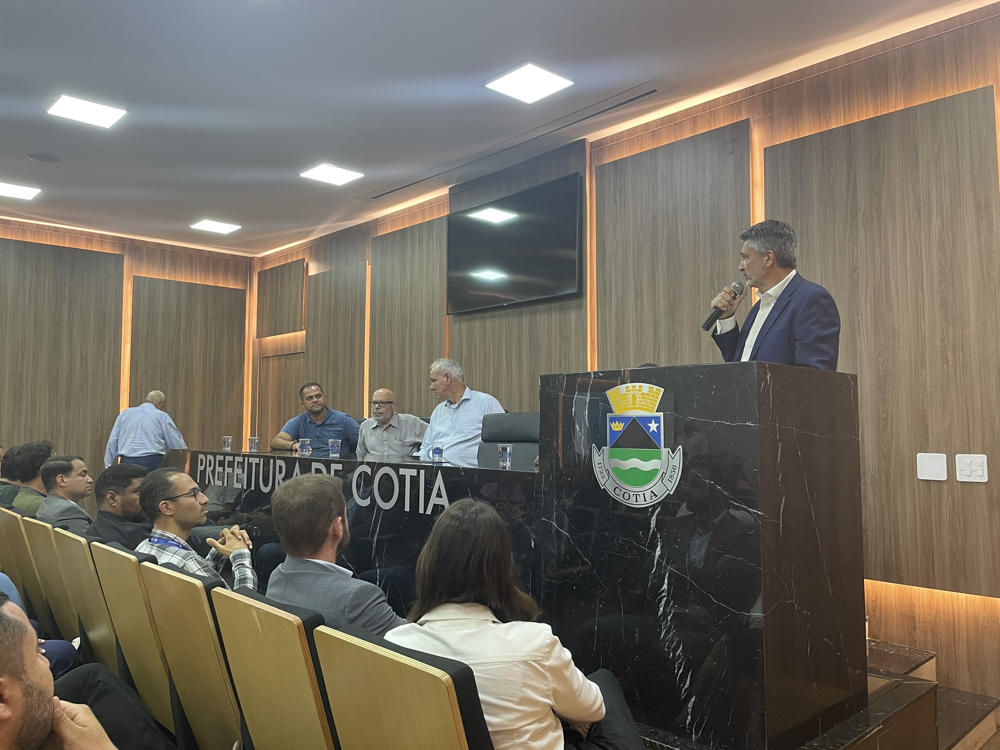 Novos Conselheiros Municipais do Meio Ambiente e AgropecuÃ¡ria de Cotia tomaram posse - Revista Circuito