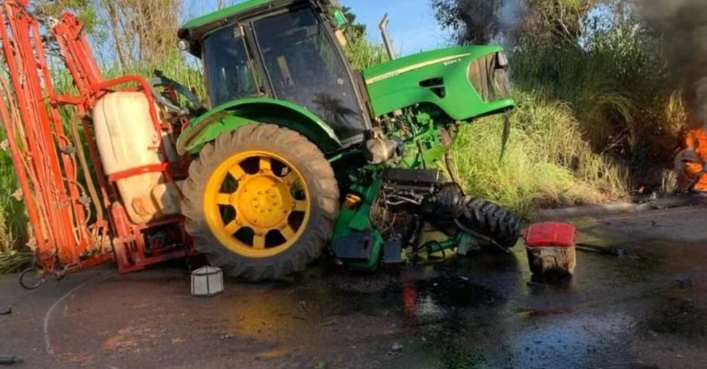 Acidente com trator deixa 2 mortos e 2 feridos em rodovia