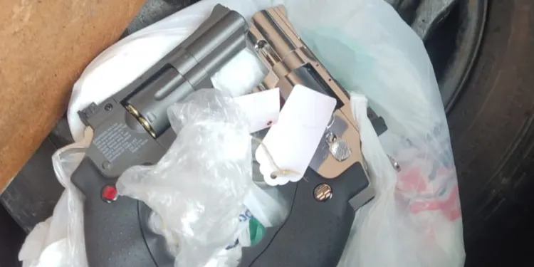 Trio é preso após furtar armas de agropecuária em São João Batista | Segurança