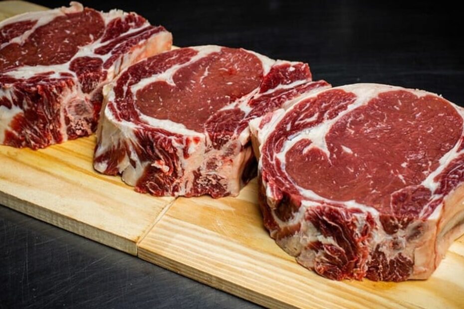 Você viu? Universidade brasileira pesquisa carne cultivada com textura de bife