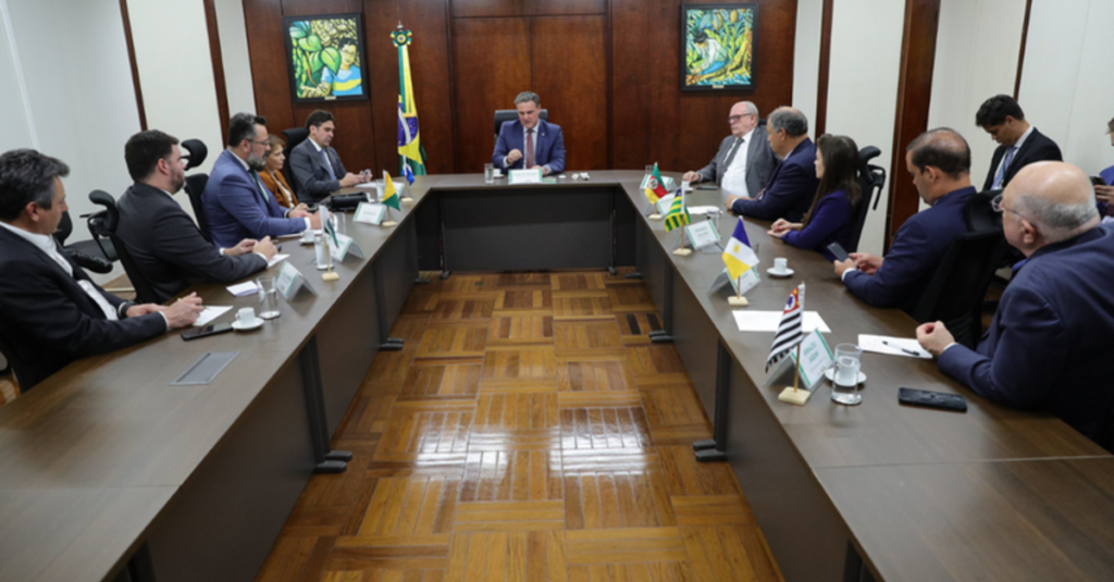 Destaque Rural - Ministro Fávaro se reúne com a FPA para detalhar medidas de auxílio ao agro