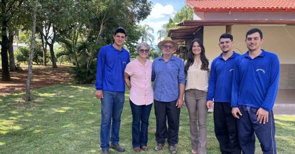 Apesar de dificuldades, família se encontra na avicultura e se estabelece na profissão