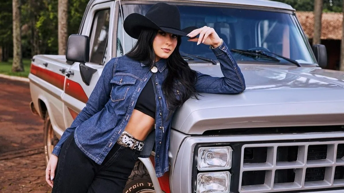 Casa de Ana Castela: cantora tem mansão decorada com presentes de fãs e possui fazenda gigante para andar a cavalo; veja fotos | Ela