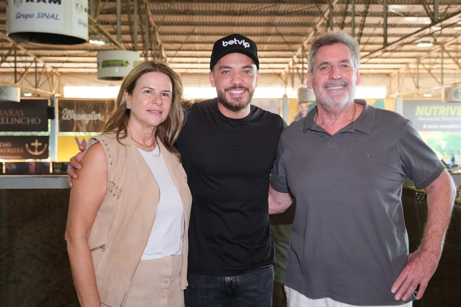 Show imperdível com Safadão e Xandy! 13 Wesley Safadão e Xandy Avião marcam presença no 15º Grand Prix Haras Raphaela