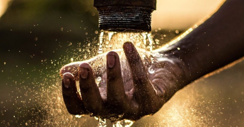 Sustentabilidade na fazenda protegendo a água. 10 Práticas sustentáveis nas fazendas garantem a preservação da água