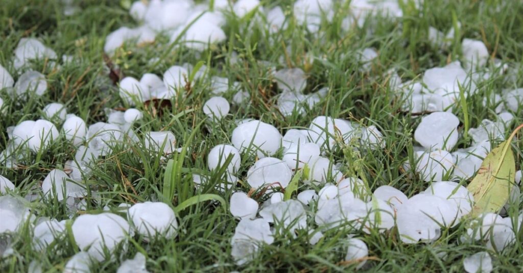 Sistema de baixa pressão pode formar granizo e muita ventania. Saiba onde