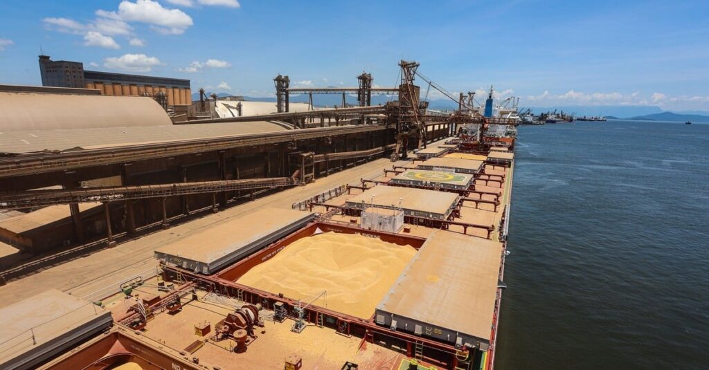 Exportação de soja: China domina mercado de Paranaguá 3 China recebe 91,8% da soja exportada pelo Porto de Paranaguá