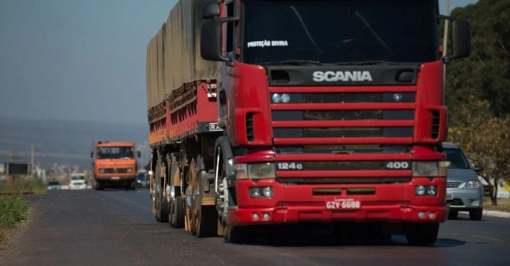 Preço do frete cai 1,4% em março com atraso na safra e queda no preço do diesel