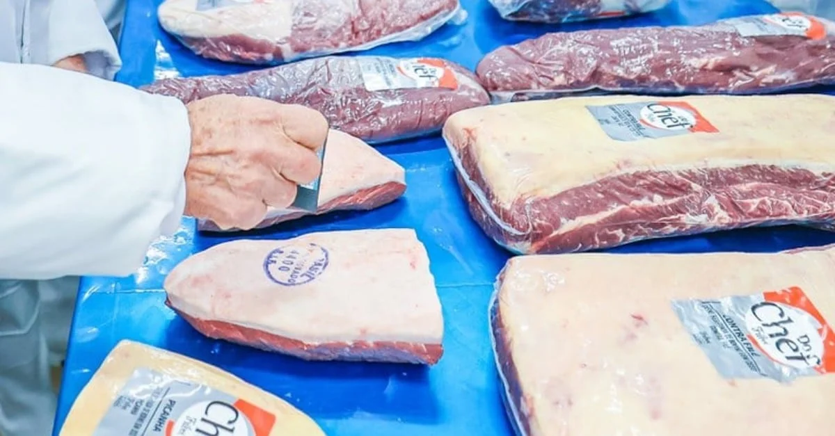 JBS habilitado e superlativo na América Latina. 8 Frigorífico da JBS recém-habilitado para exportar para a China vai se tornar maior da América Latina