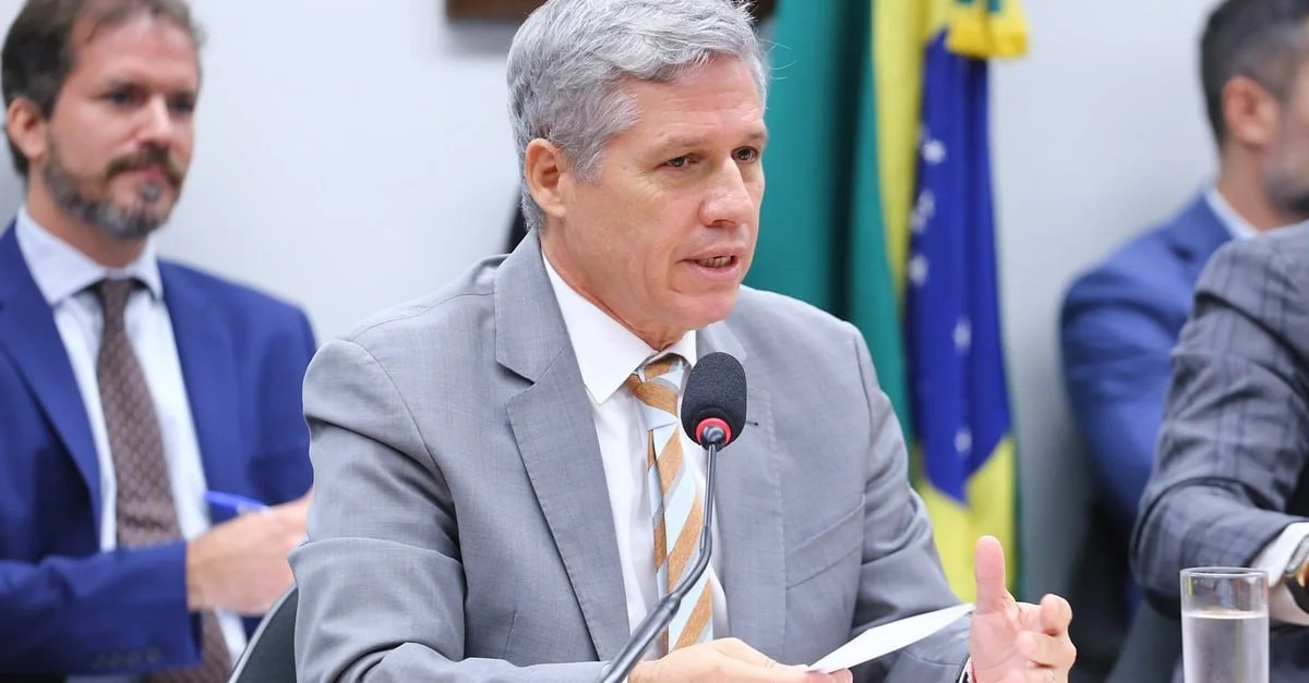 Ministro defende reforma agrária para paz no campo 13 Ministro do Desenvolvimento Agrário defende reforma agrária para diminuir conflitos no campo