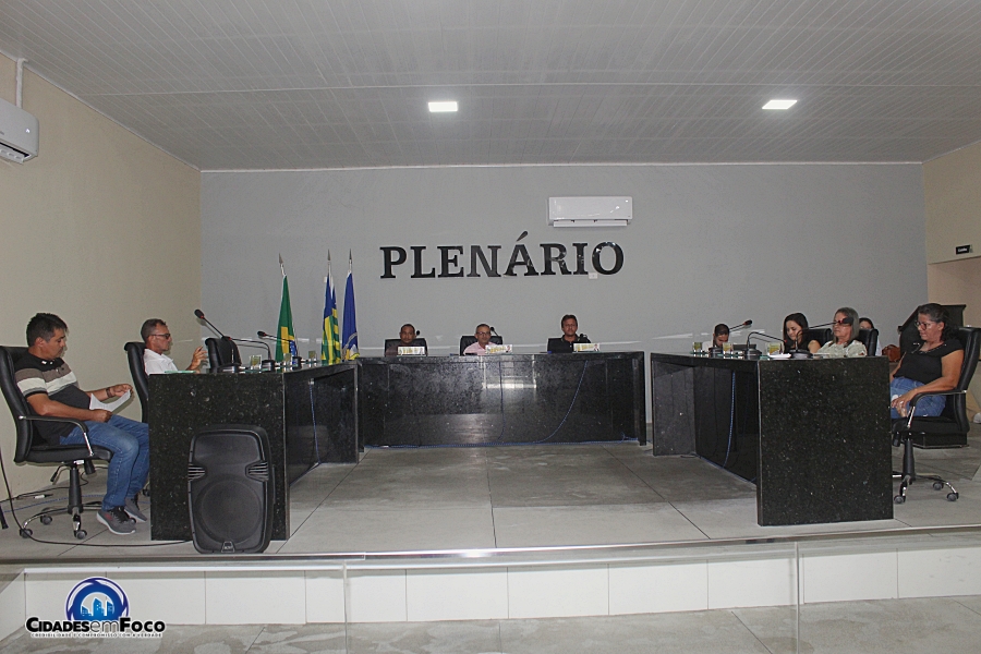 Câmara de Curral Novo do Piauí realiza sessão ordinária; veja fotos