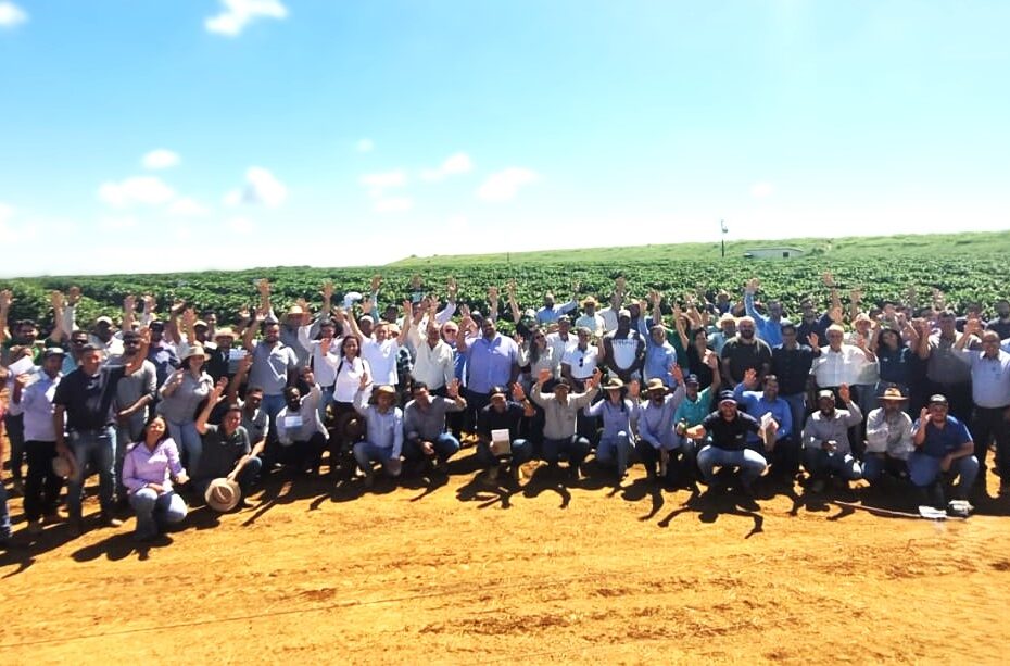 Dia de Campo reúne 100 profissionais ligados à cafeicultura no Noroeste de Minas
