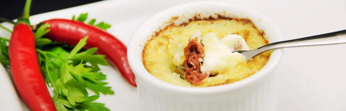 Carne seca: delicioso prato com macaxeira e queijo coalho