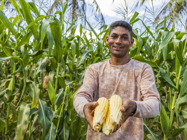 Eduardo Santana afirma que devido a suporte do Governo do Estado sua produção de milho melhorou //Foto: Igor Matias