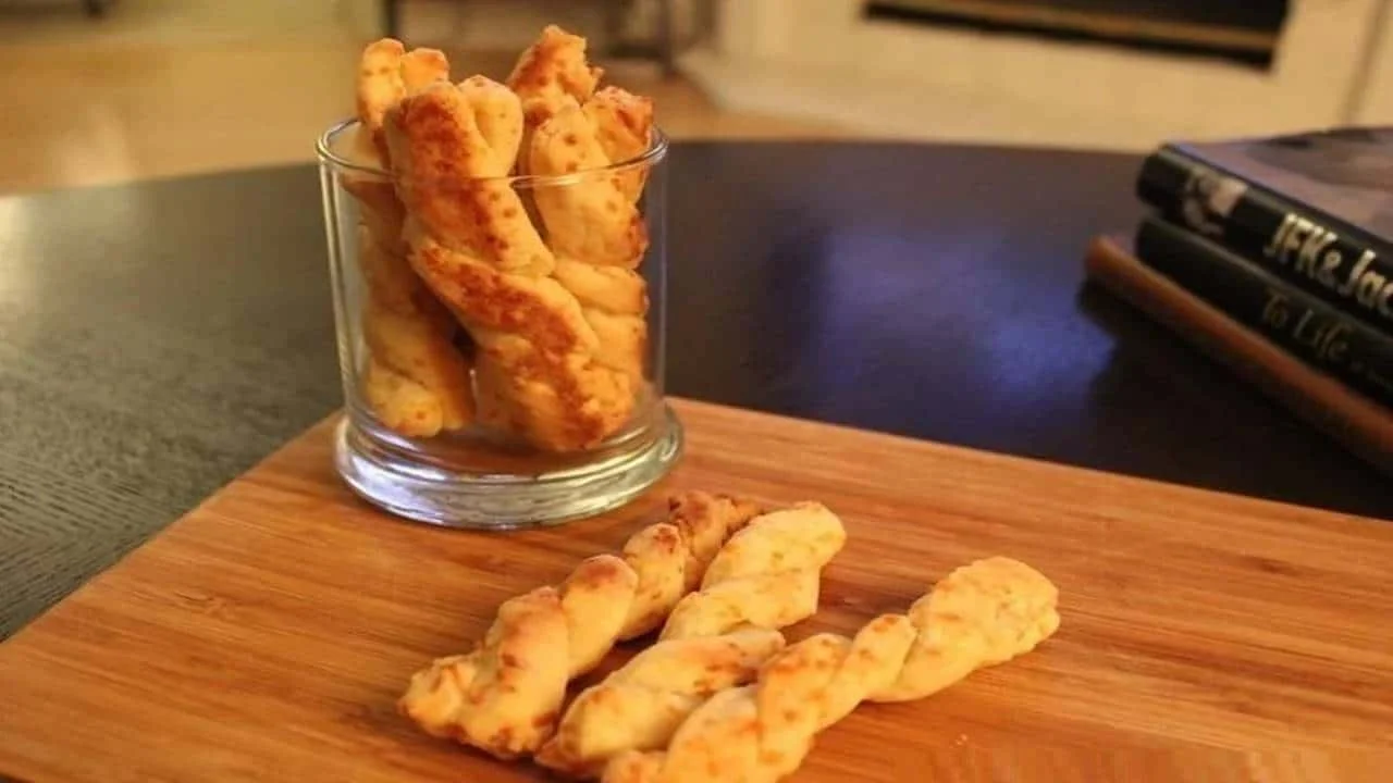 Palitos de queijo irresistíveis: Receita fácil 13 Receita fácil de palitos de queijo: crocantes e irresistíveis