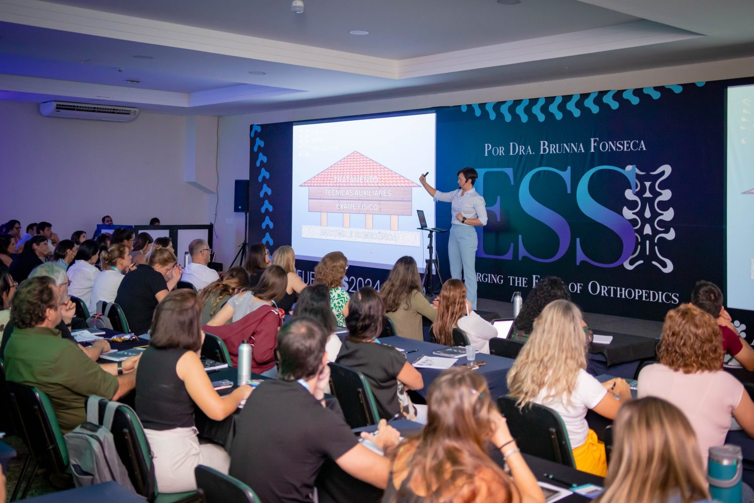 Segredo revelado: A expert brasileira em coluna de cavalos! 15 Médica veterinária brasileira é uma das maiores referências em coluna vertebral equina do mundo