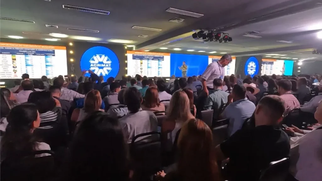 Acricorte: Maior encontro de pecuaristas em Cuiabá 12 Acricorte reúne mais de três mil pecuaristas em Cuiabá