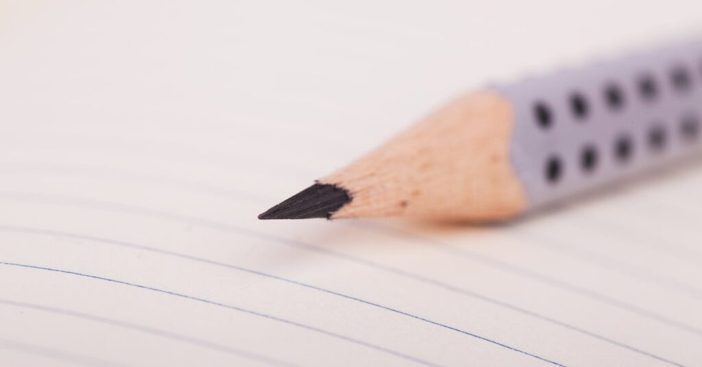 Lápis preto apontado