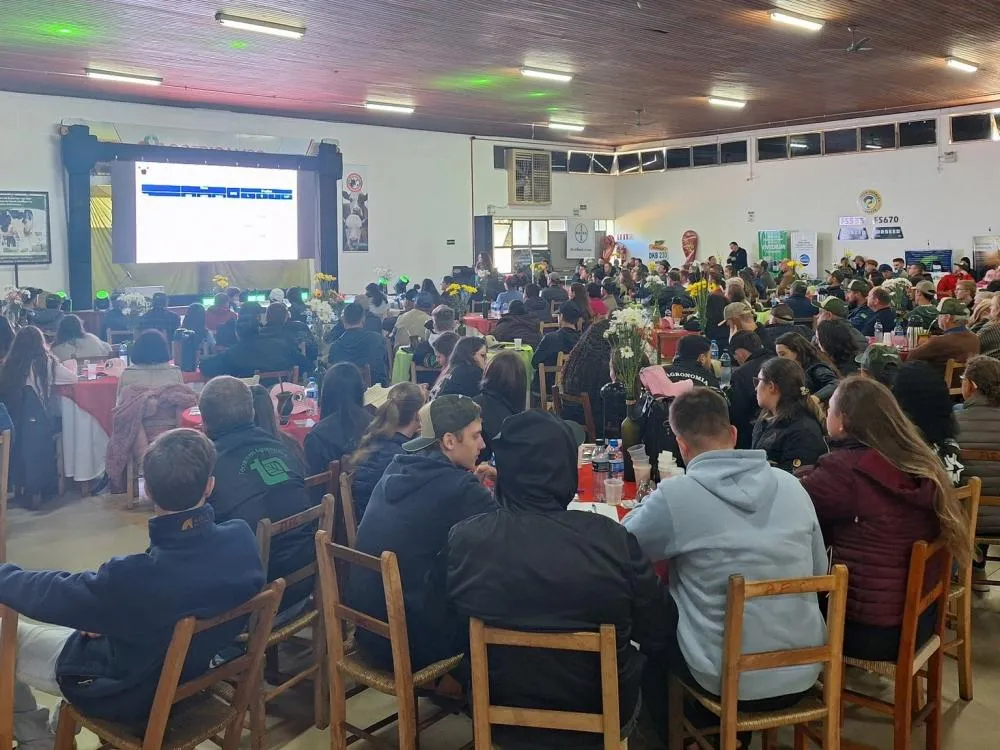 Cotricampo surpreende com 12º Seminário Leiteiro! 4 Cotricampo surpreende com 12o Seminario Leiteiro.webp