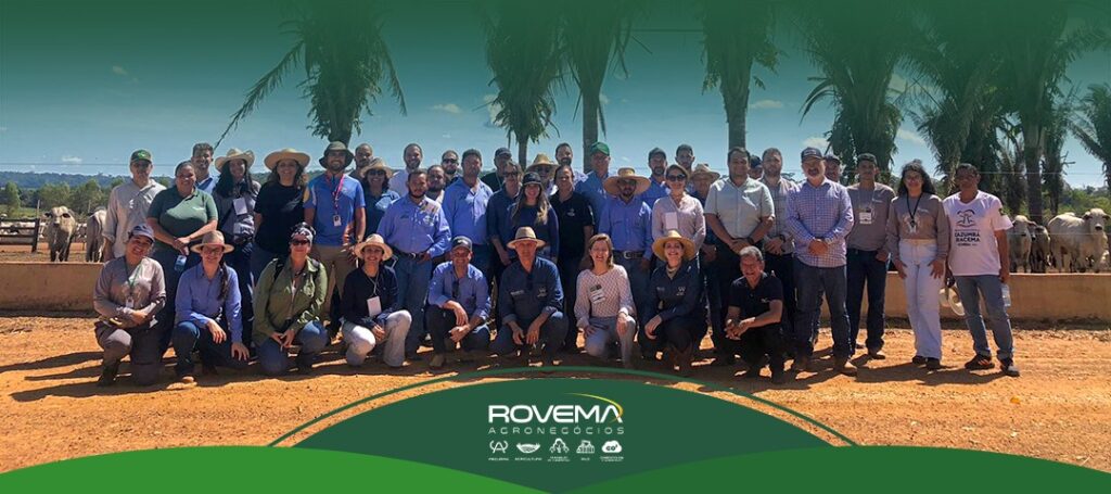 Comitiva visita a fazenda Serra Verde - Agronegócio