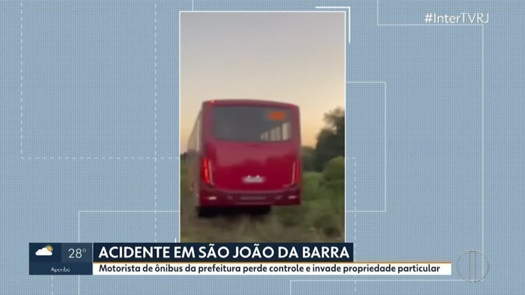 Motorista perde controle de ônibus e invade fazenda | Norte Fluminense